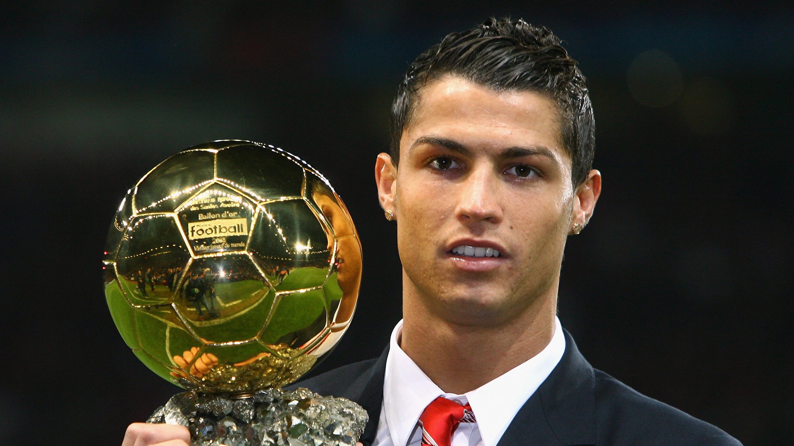 是否应设立俱乐部技战术公开评估体系，俱乐部设施