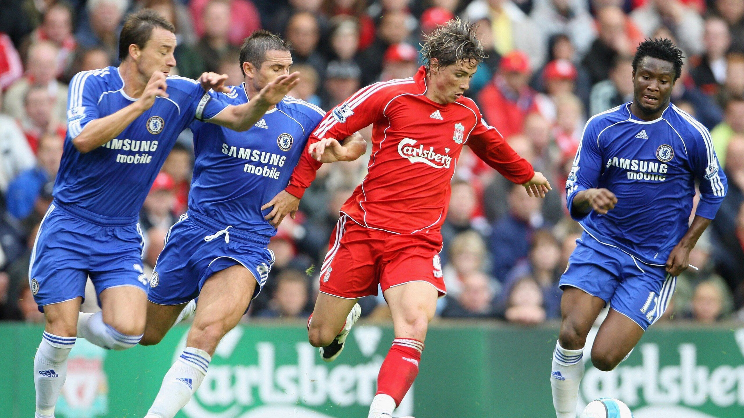 跑酷街头表演，年轻力量的精彩展示，跑酷街道